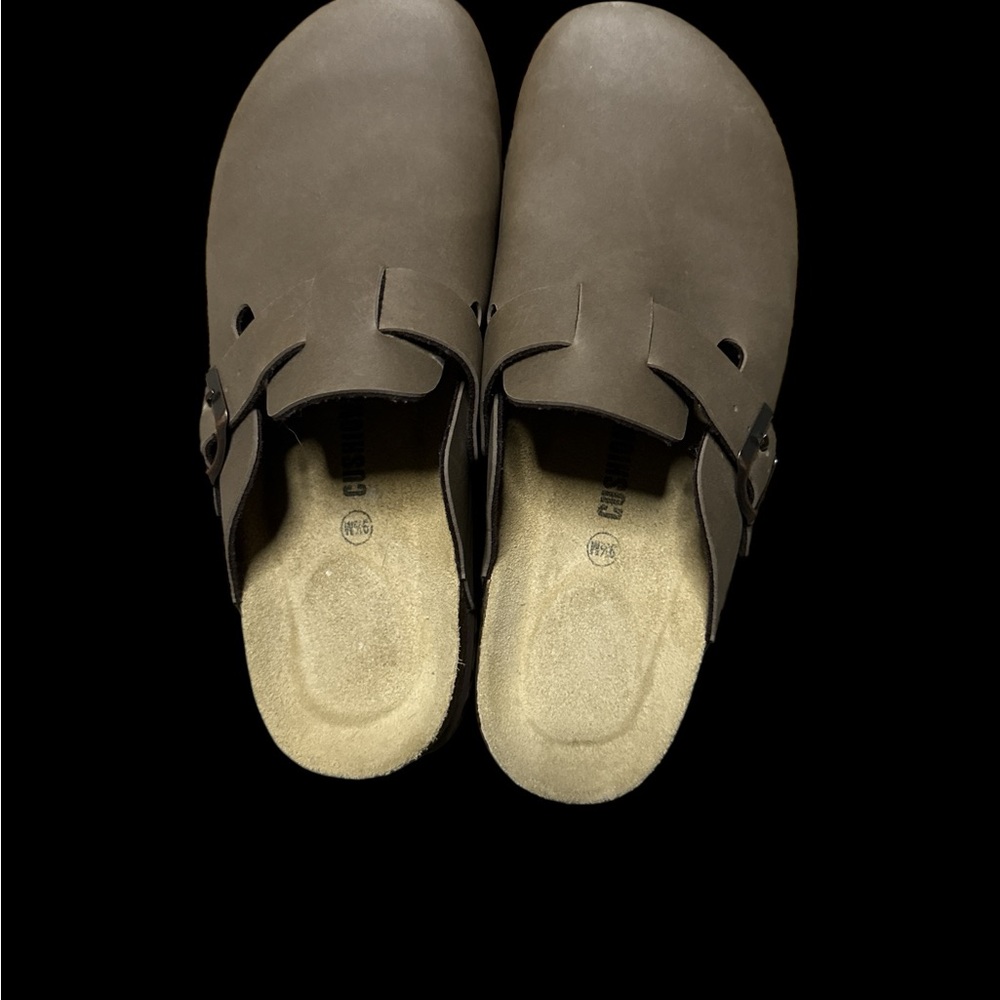 Women’s Taupe Brown Cushionaire Clogs- size 9.5